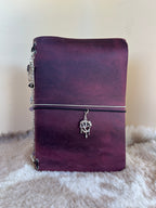 Kožený zápisník A5 - Ružová - Pink Dracula - Fantasy vibe - dlhá verzia