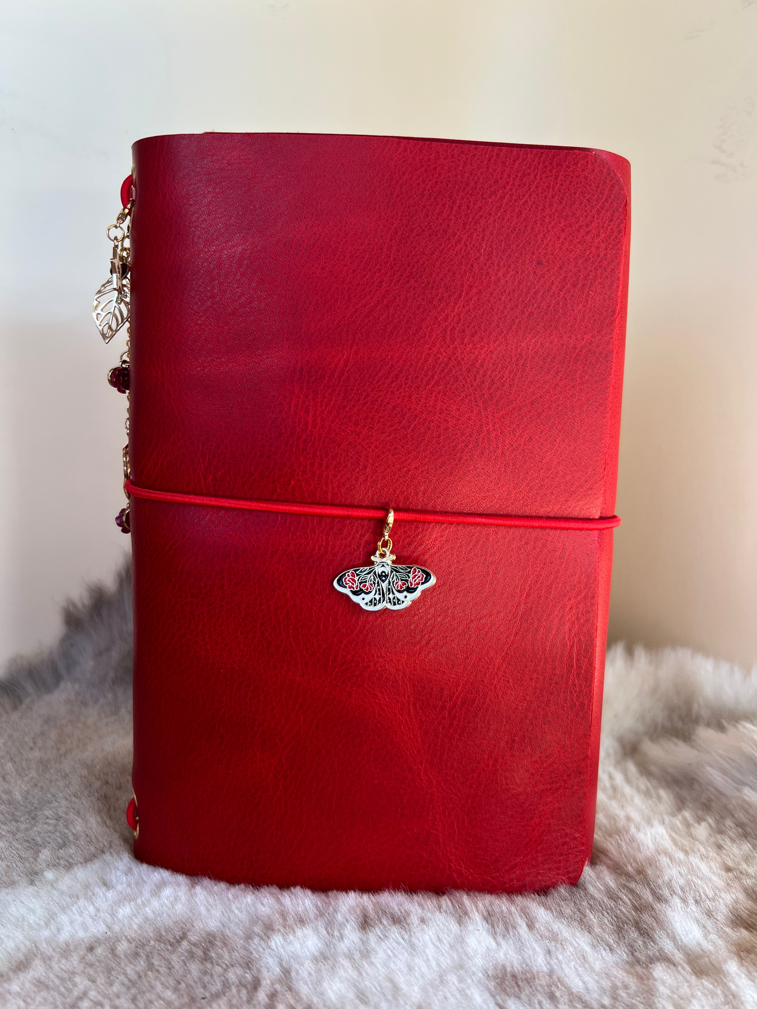 Kožený zápisník A5 - Červená - Red Matte - Red Butterfly - dlhá verzia