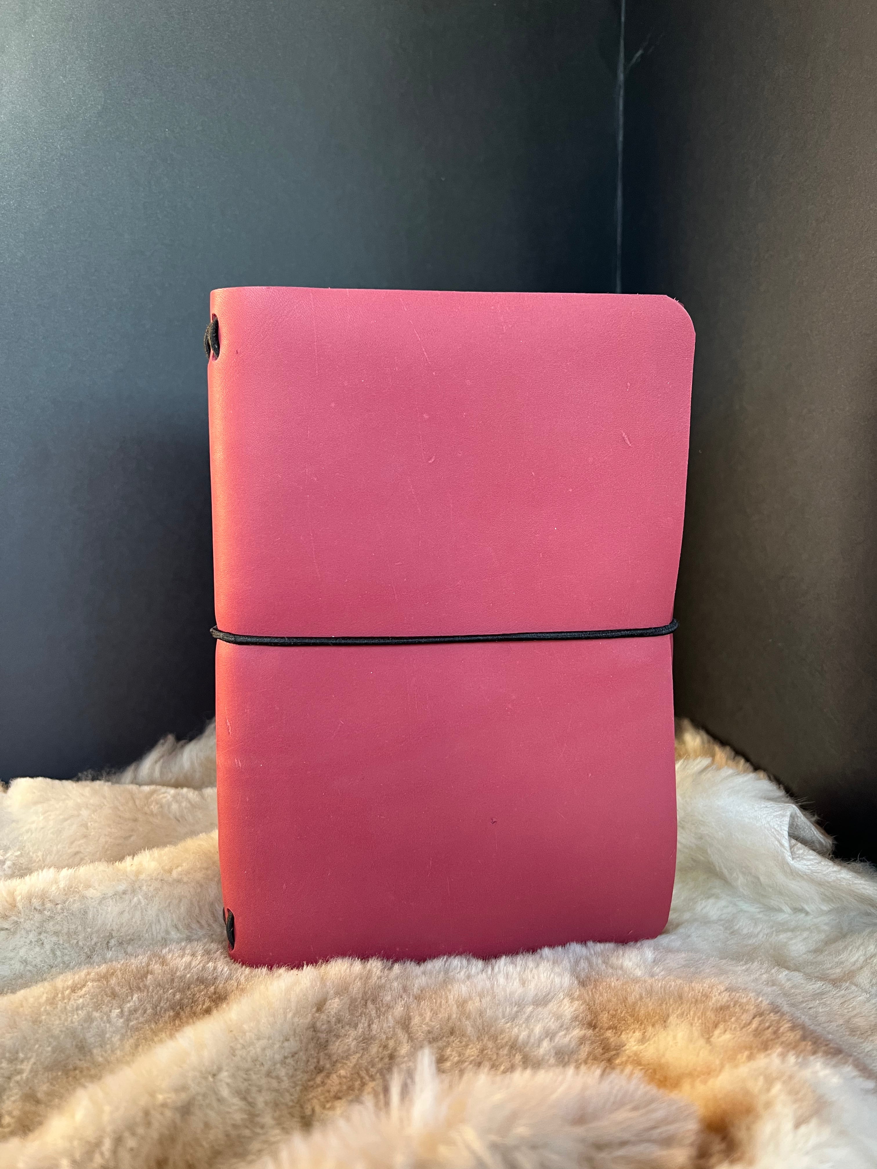 Kožený zápisník A5 - Ružová - Cherry (poškodená) - Dlhá verzia