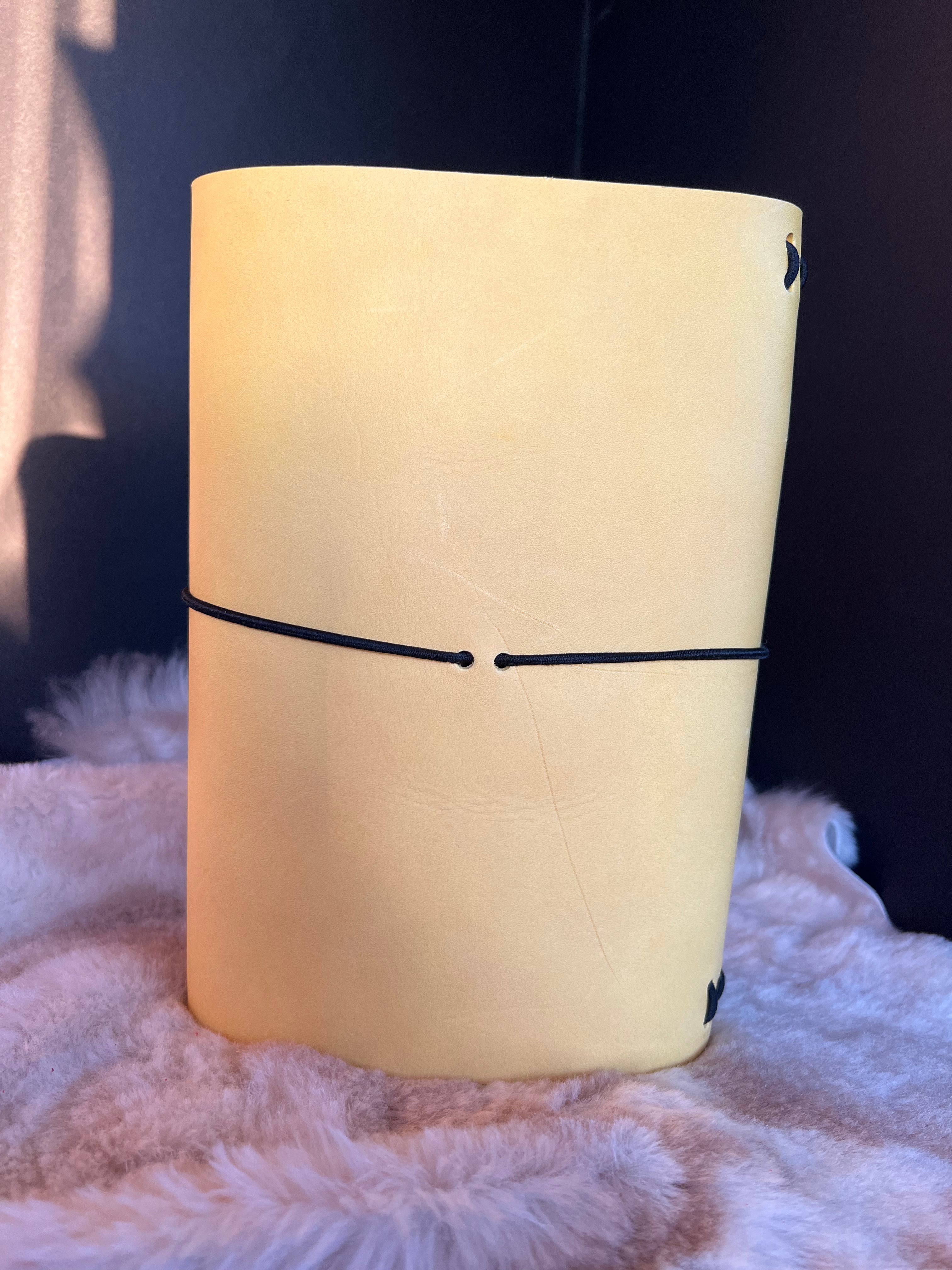 Kožený zápisník A5 - Žltý - Yellow Bee - dlhá verzia