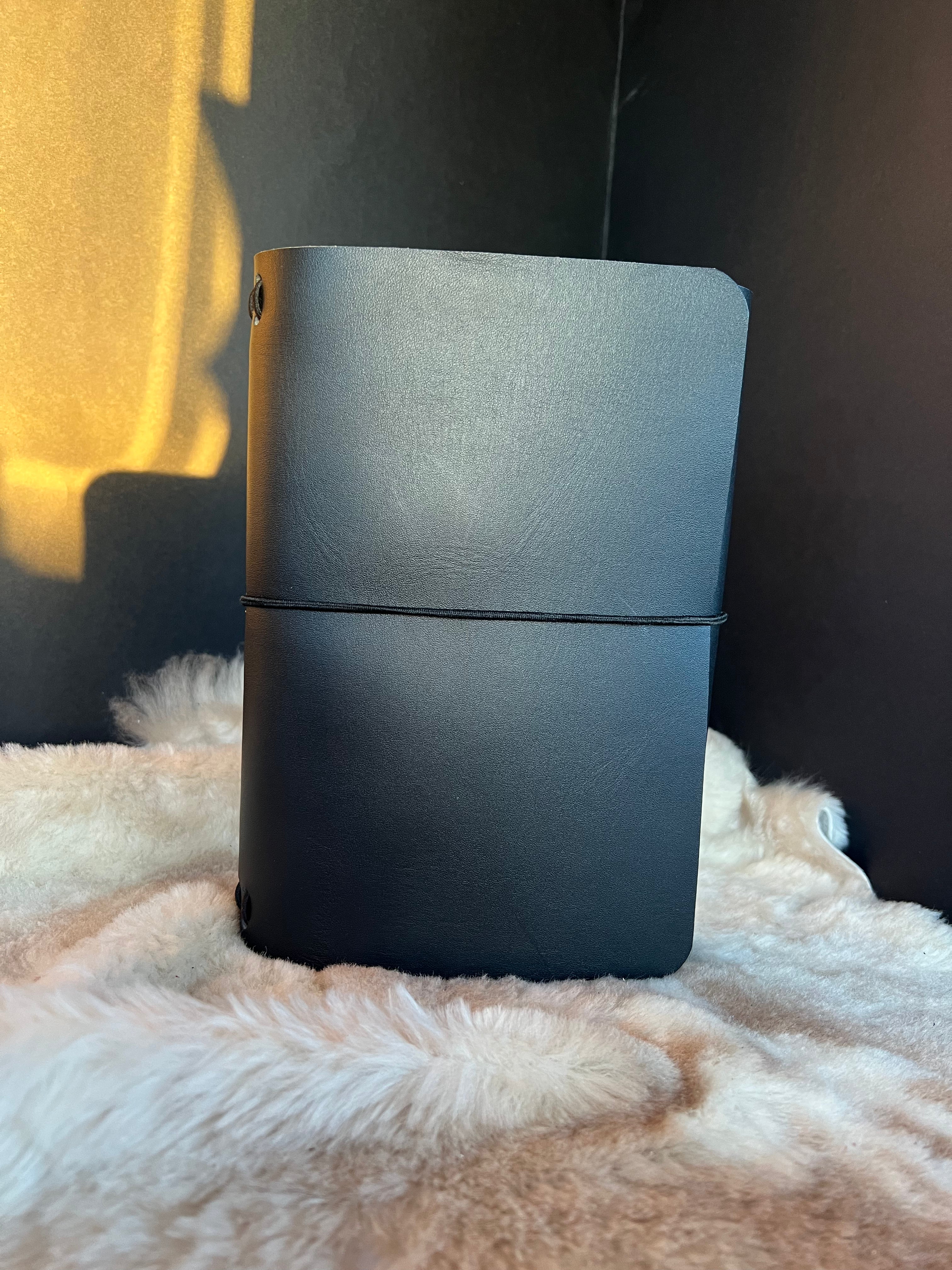 Kožený zápisník A5 - čierna - Black panter - Dlhá verzia