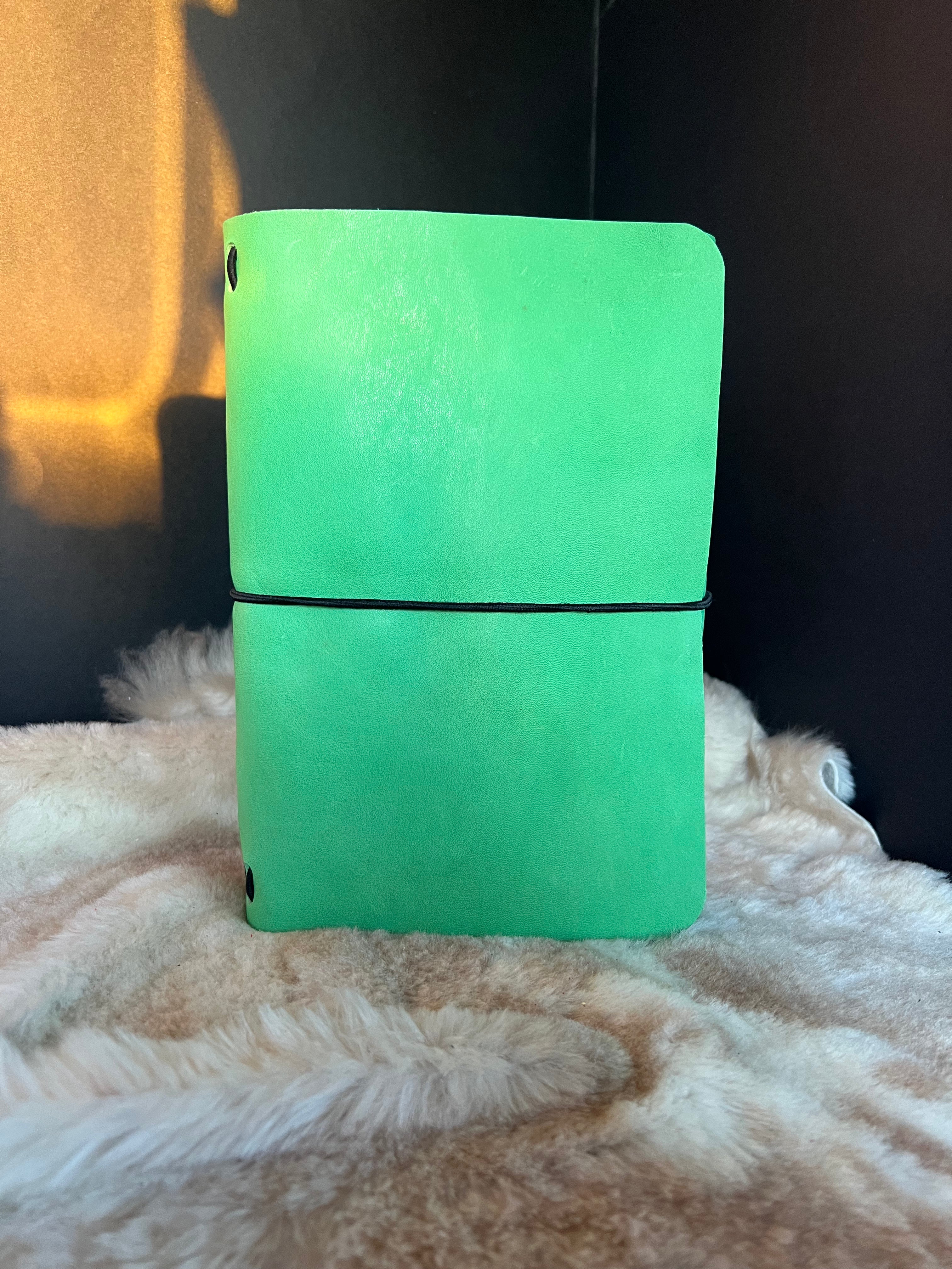 Kožený zápisník A5 - Zelená - Spring Green - dlhá verzia