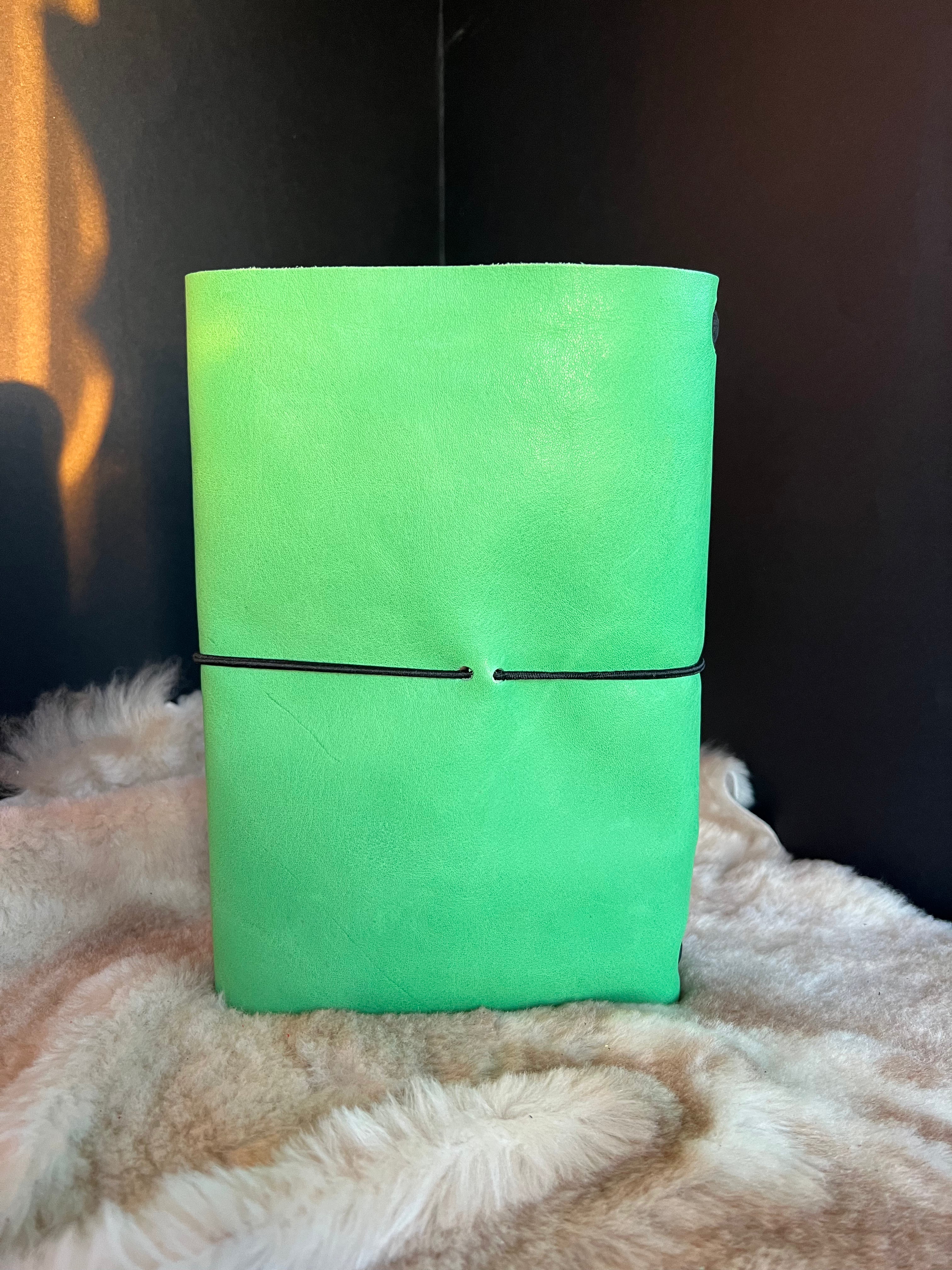 Kožený zápisník A5 - Zelená - Spring Green - dlhá verzia