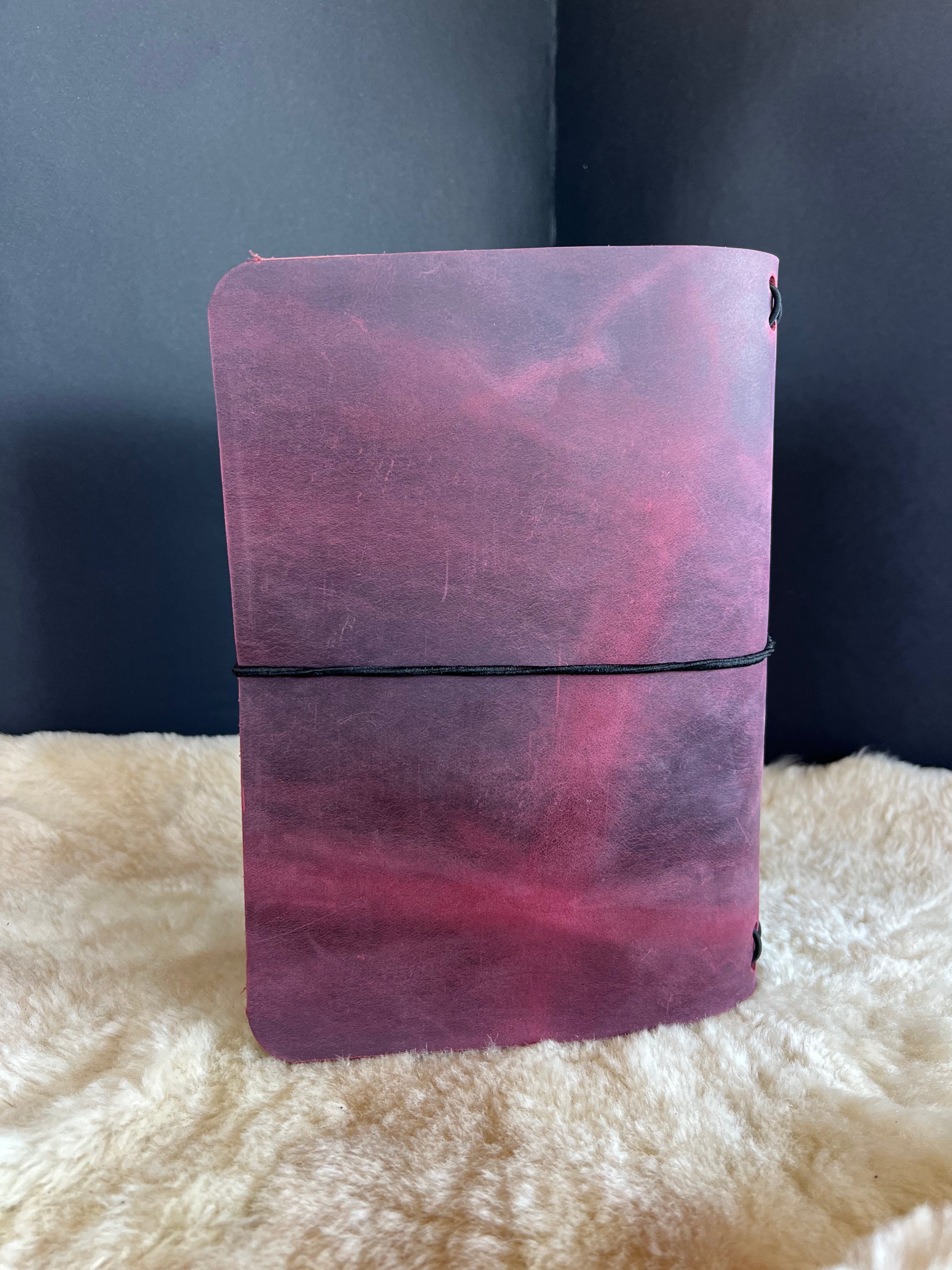 Kožený zápisník A5 - Ružová - Pink Dracula - Krátka verzia