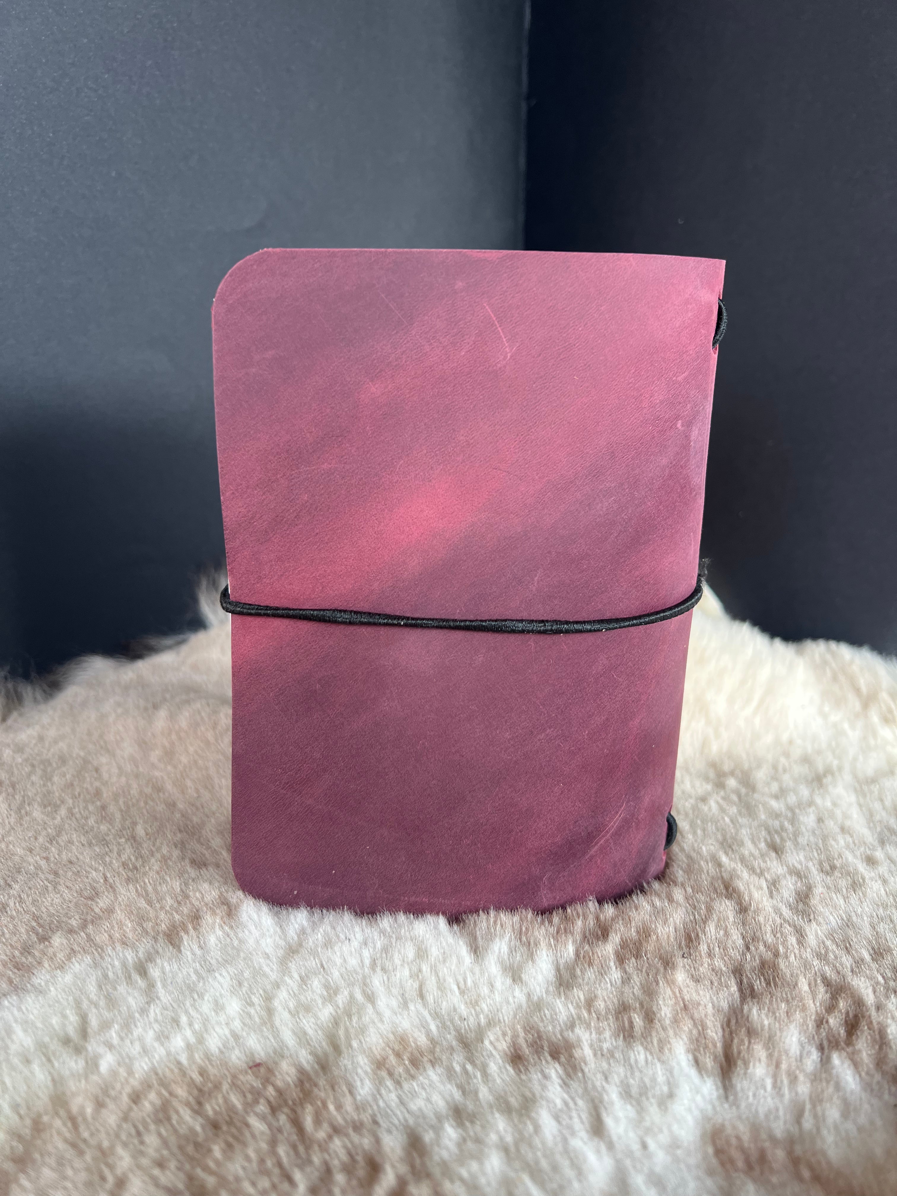 Kožený zápisník A6 - Ružová - pink dracula - krátka verzia