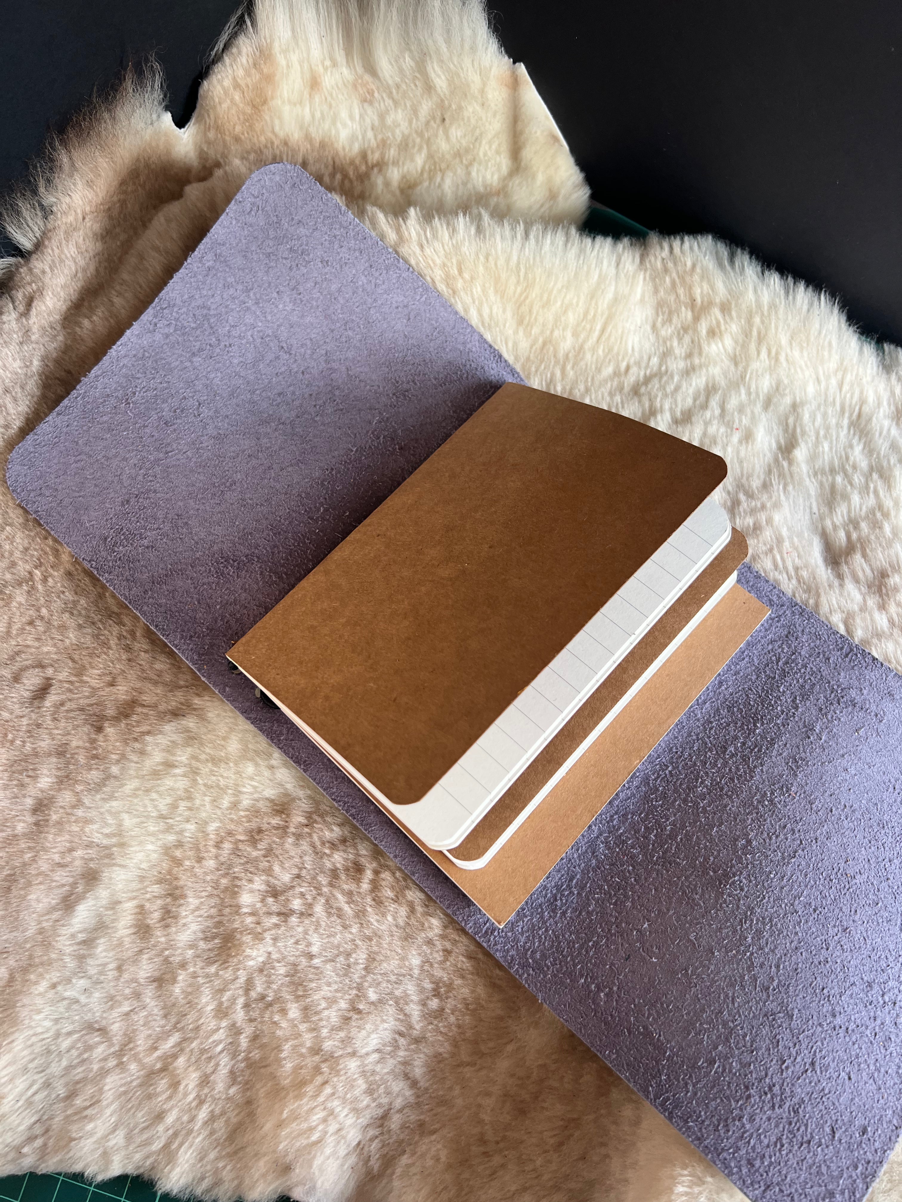 Kožený zápisník A6 - Fialová - Purple Lila - dlhá verzia