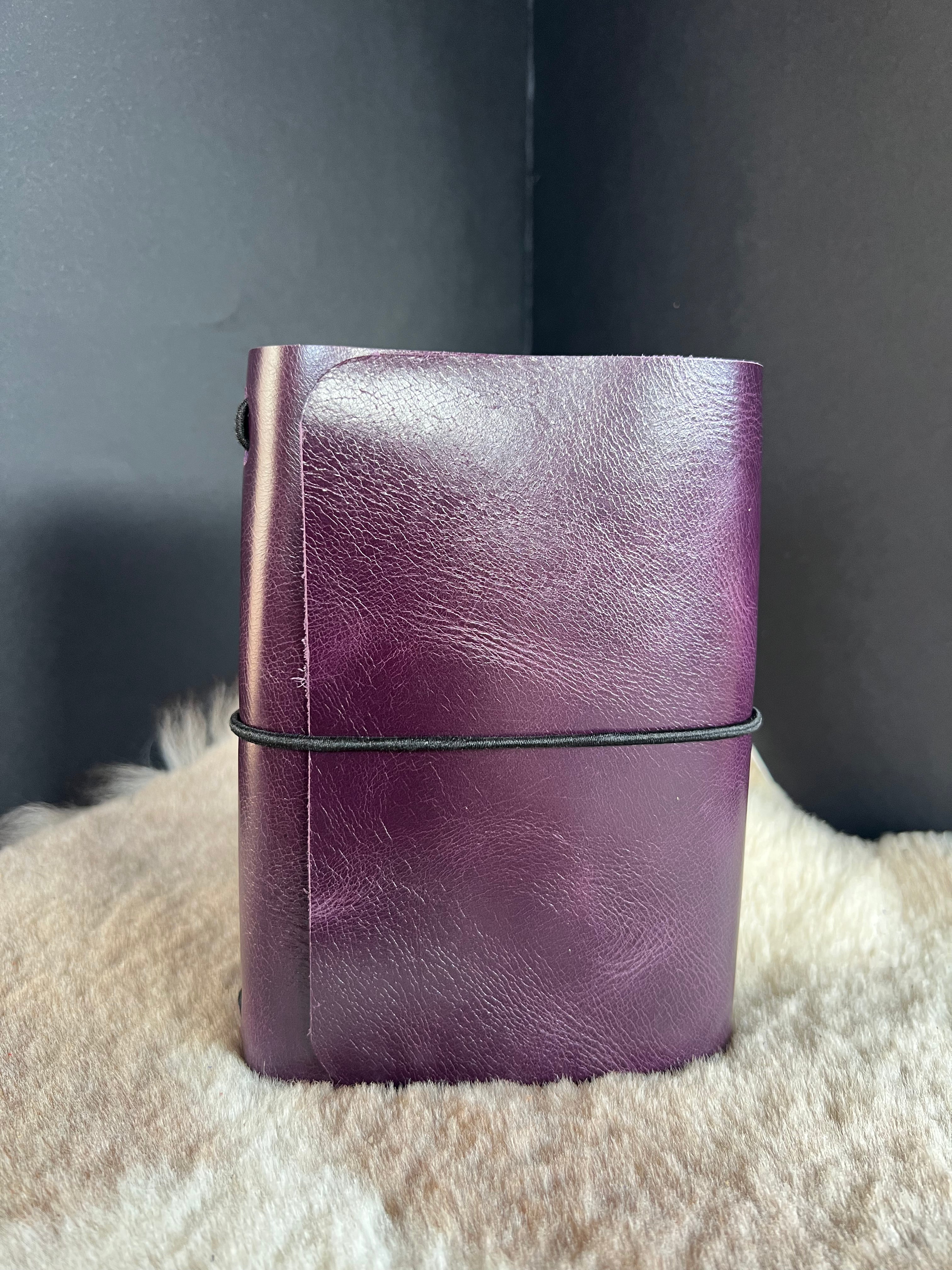 Kožený zápisník A6 - Fialová - Purple Dark - dlhá verzia