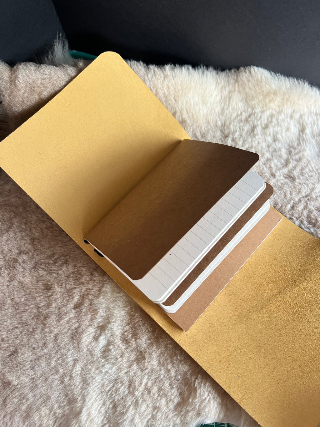 Kožený zápisník A6 - žltá - Yellow TAXI - dlhá verzia