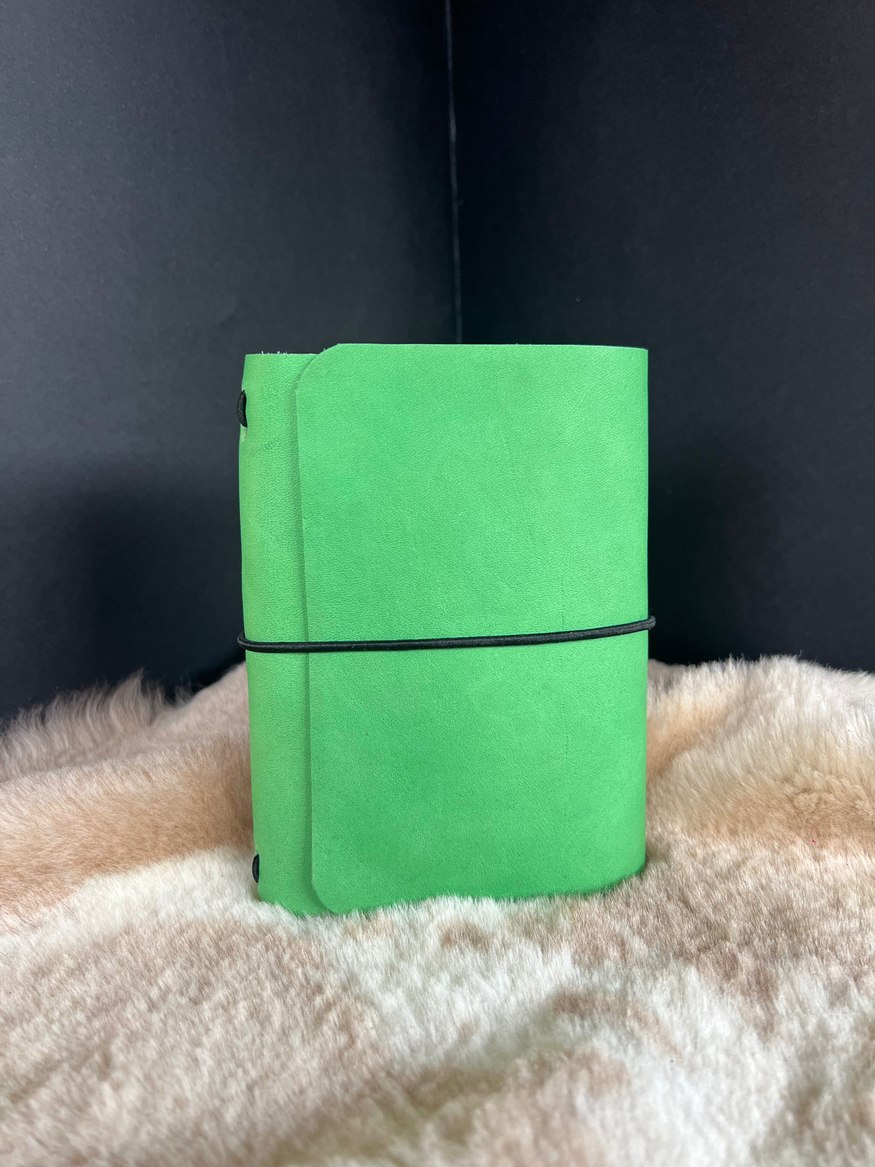 Kožený zápisník A6 - Zelená - Green Spring - dlhá verzia