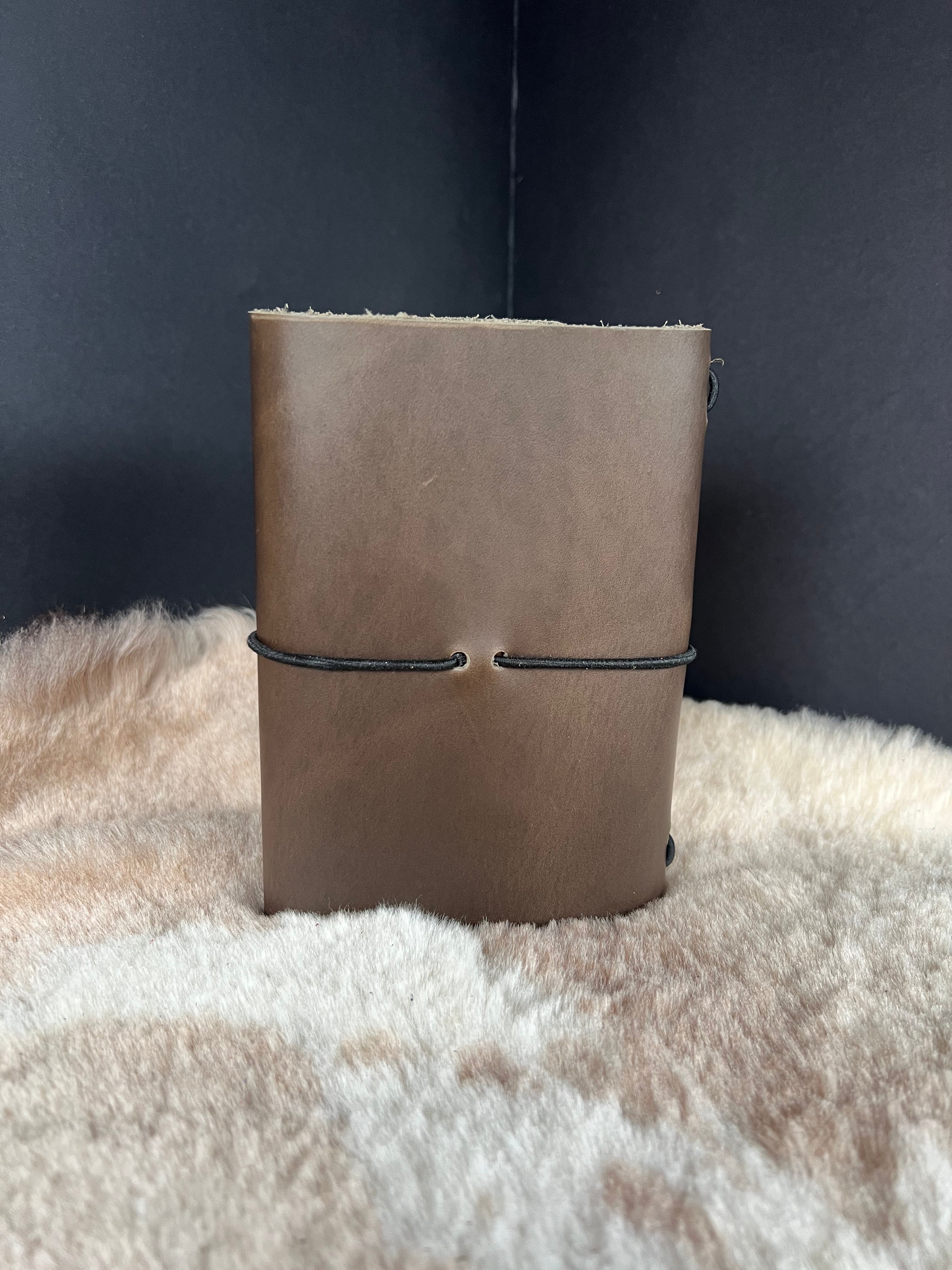 Kožený zápisník A6 - Zelená - Green Dark - dlhá verzia