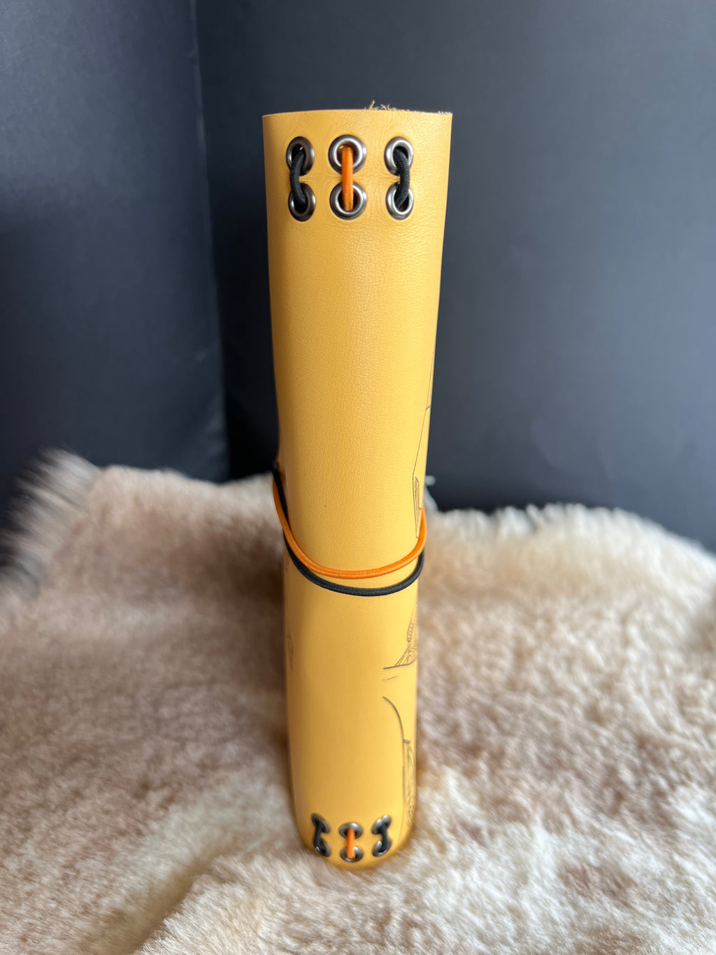 Kožený zápisník A5 - žltá - LIMITKA - Bumble Bee - dlhá verzia