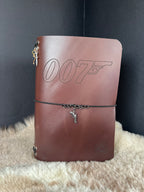 Kožený zápisník A5 - hnedá - LIMITKA - James Bond vibe - dlhá verzia