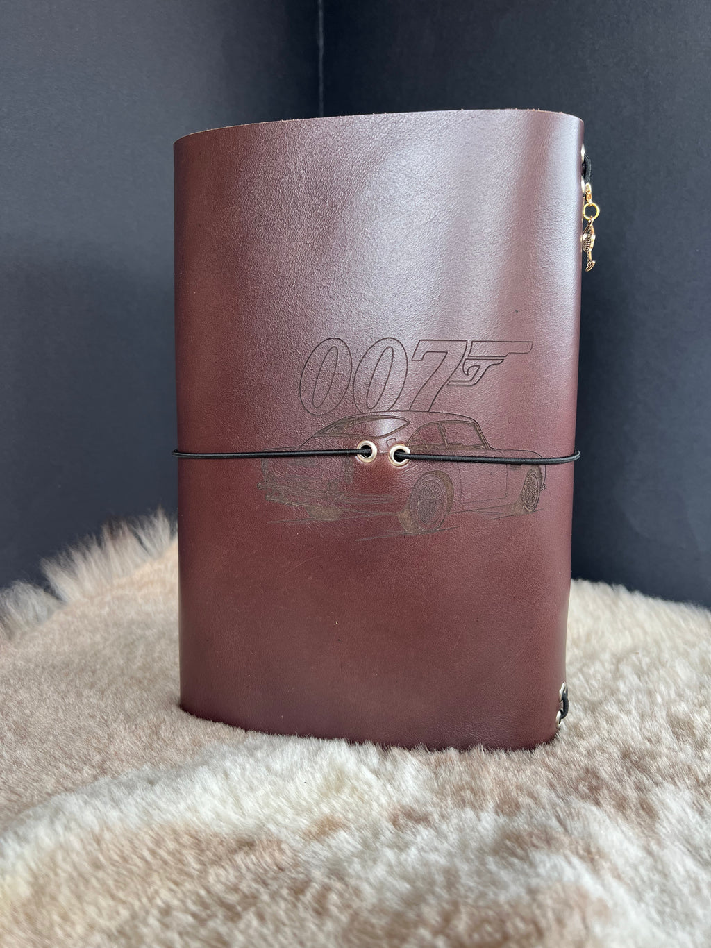 Kožený zápisník A5 - hnedá - LIMITKA - James Bond vibe - dlhá verzia