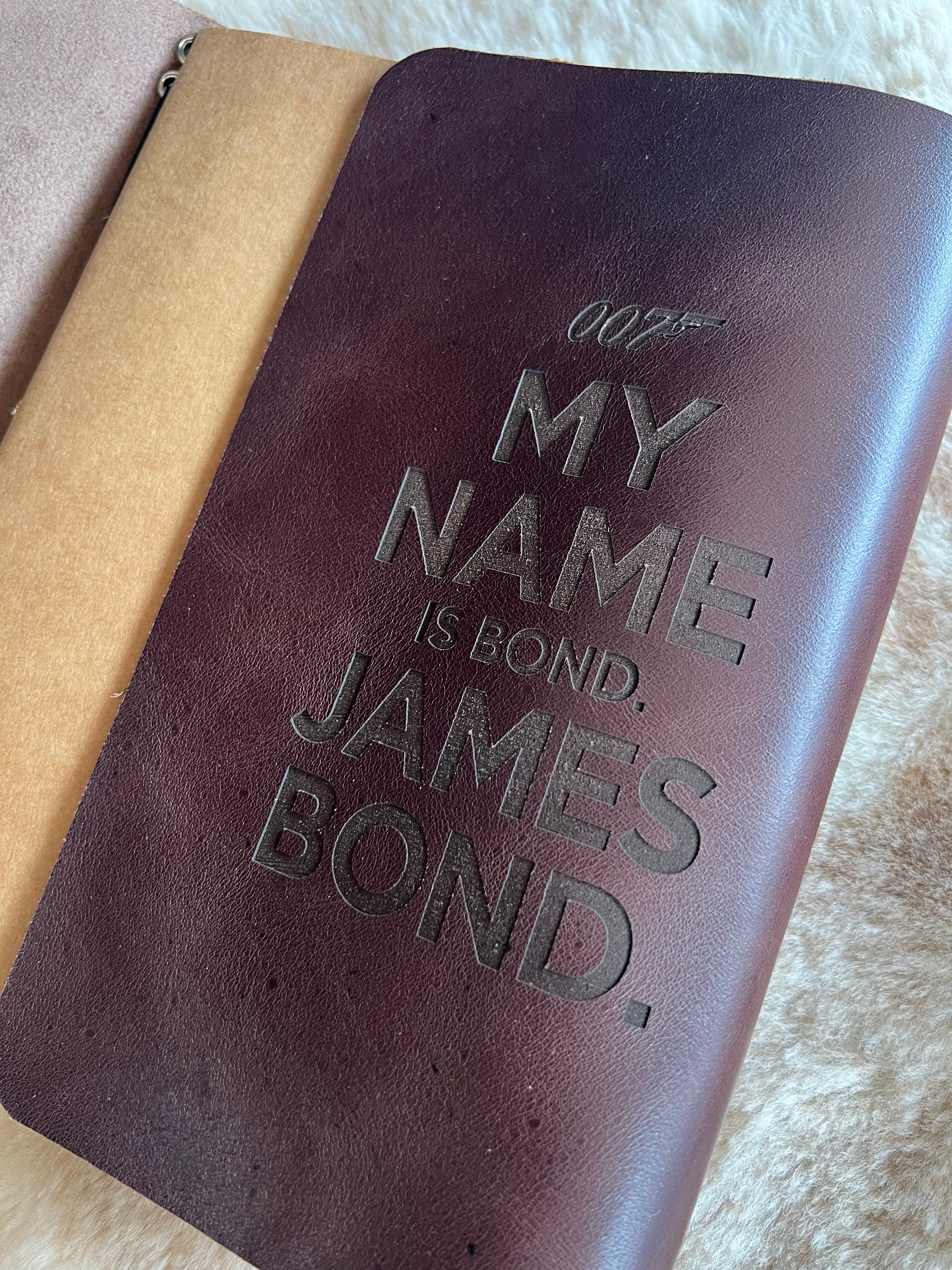 Kožený zápisník A5 - hnedá - LIMITKA - James Bond vibe - dlhá verzia