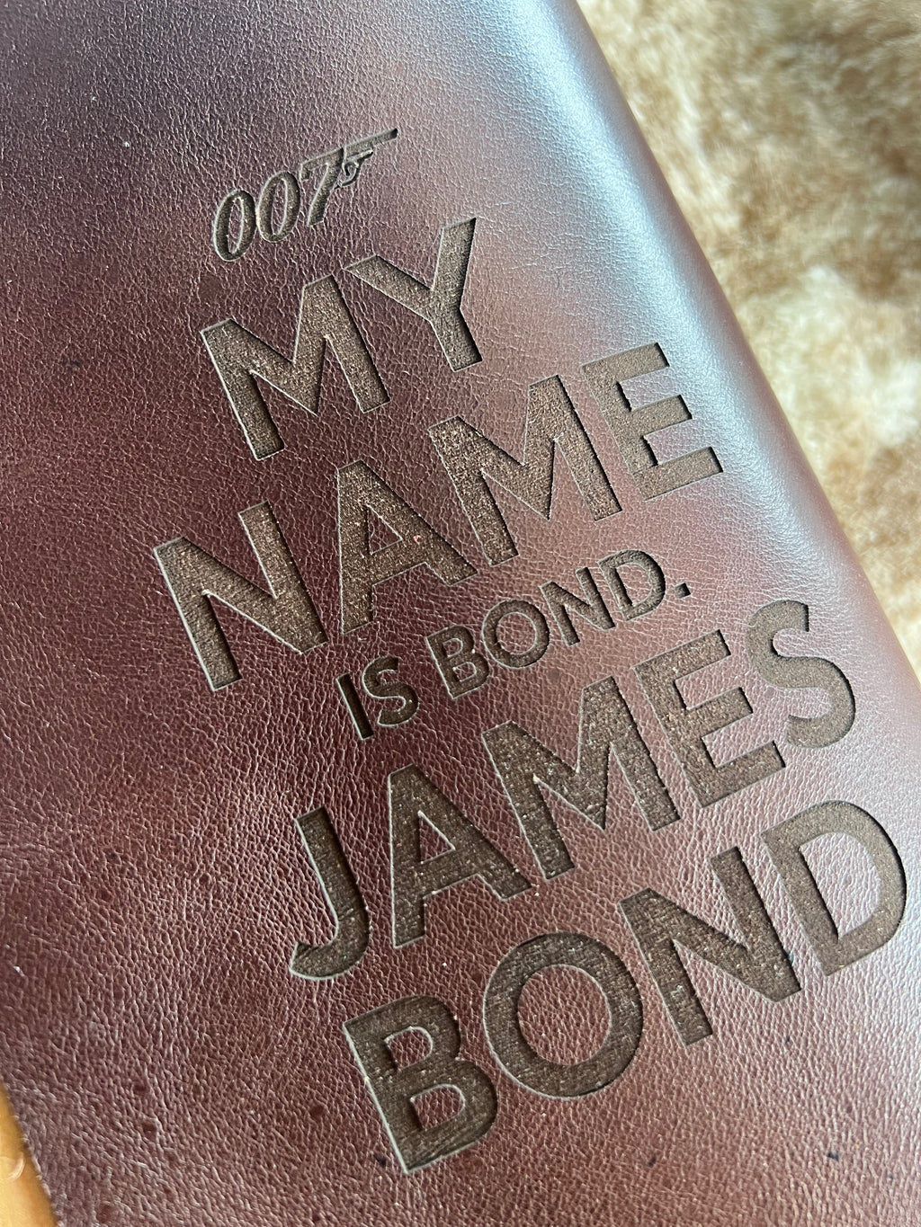 Kožený zápisník A5 - hnedá - LIMITKA - James Bond vibe - dlhá verzia