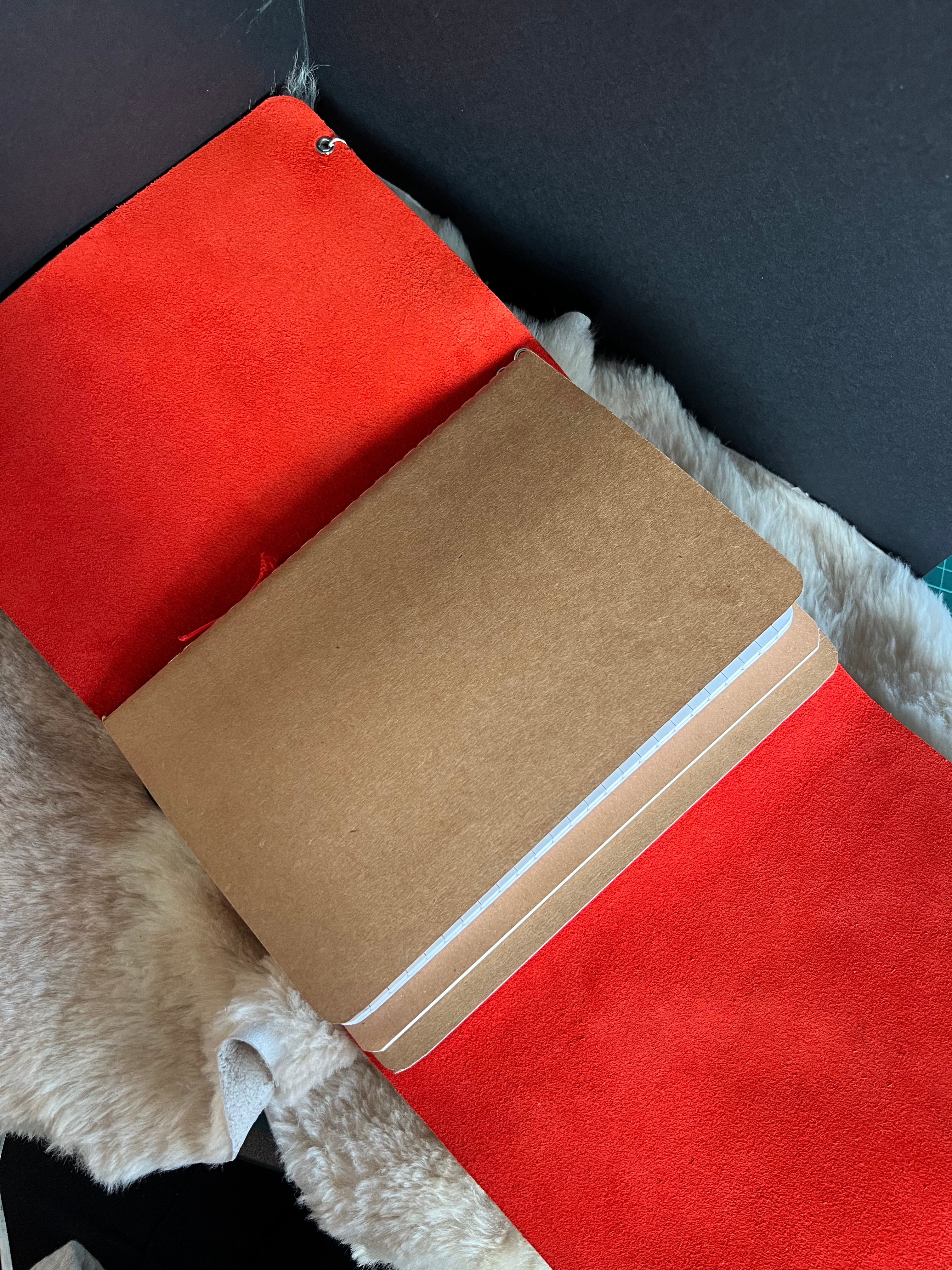 Kožený zápisník A5 - červená - LIMITKA - Acotar vibe - dlhá verzia