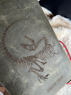 Kožený zápisník A5 - zelená - LIMITKA - Jurský park vibe - dlhá verzia