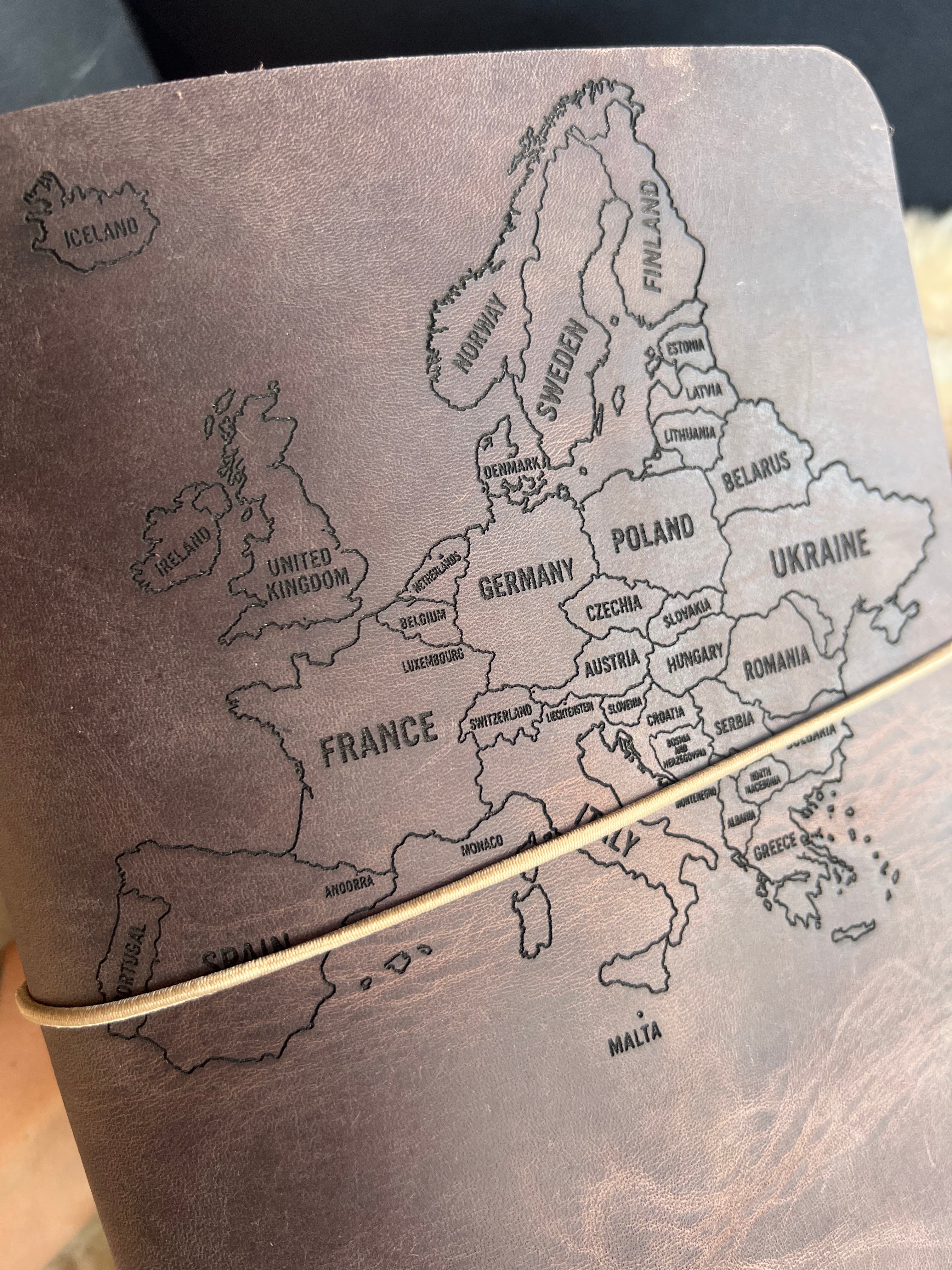Kožený zápisník A5 - hnedá - LIMITKA - Travel Journal Europa - krátka verzia