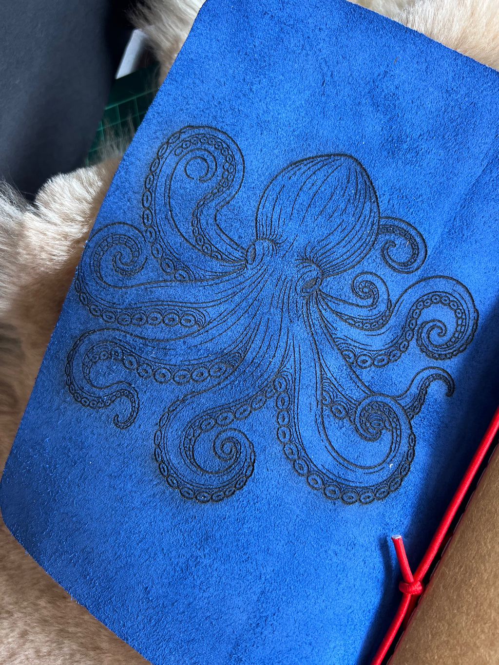 Kožený zápisník A5 - modrá - LIMITKA - OCTOPUS - dlhá verzia