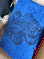 Kožený zápisník A5 - modrá - LIMITKA - OCTOPUS - dlhá verzia