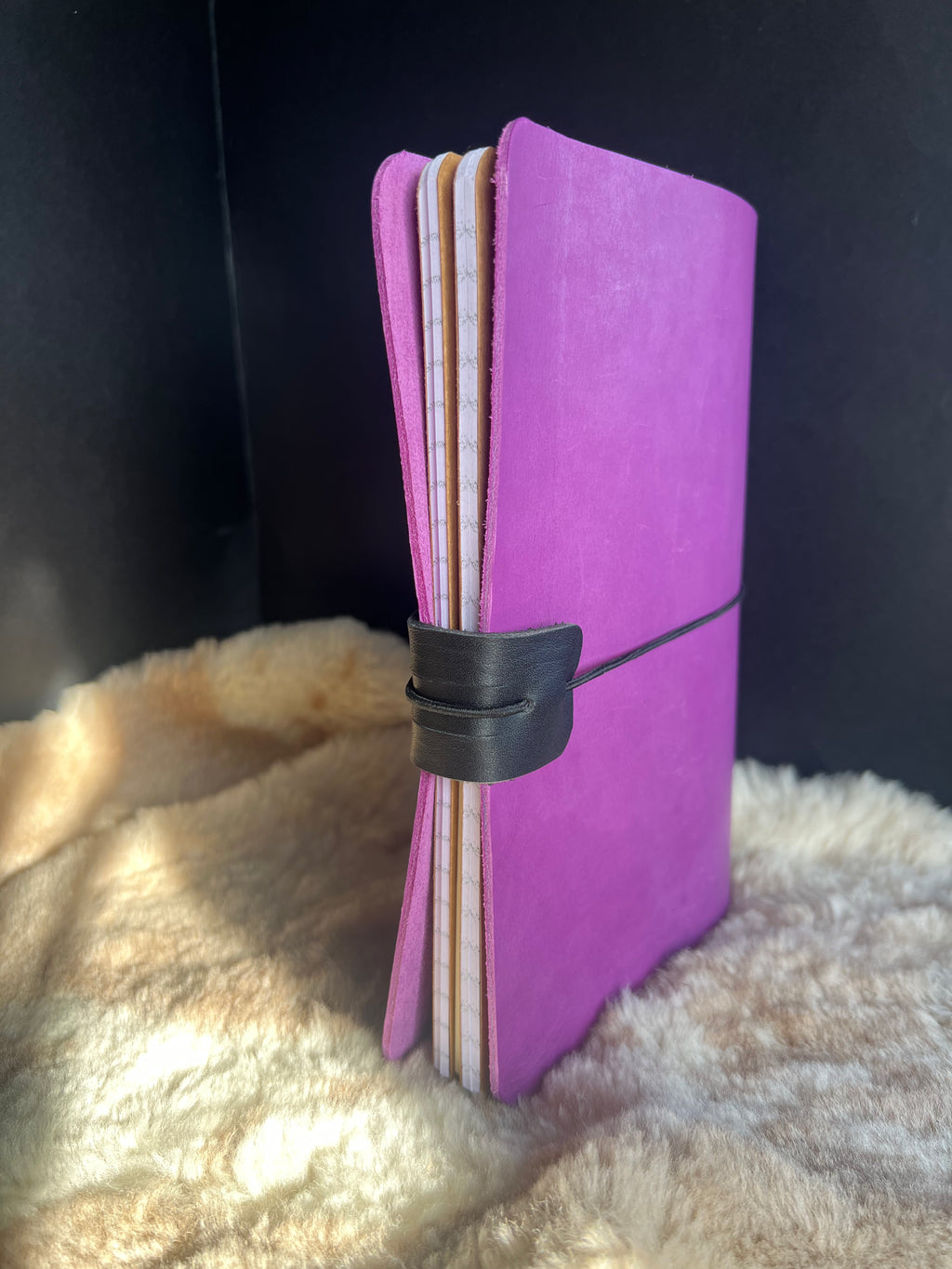 Kožený zápisník A5 - Fialová - Purple magic - Krátka verzia