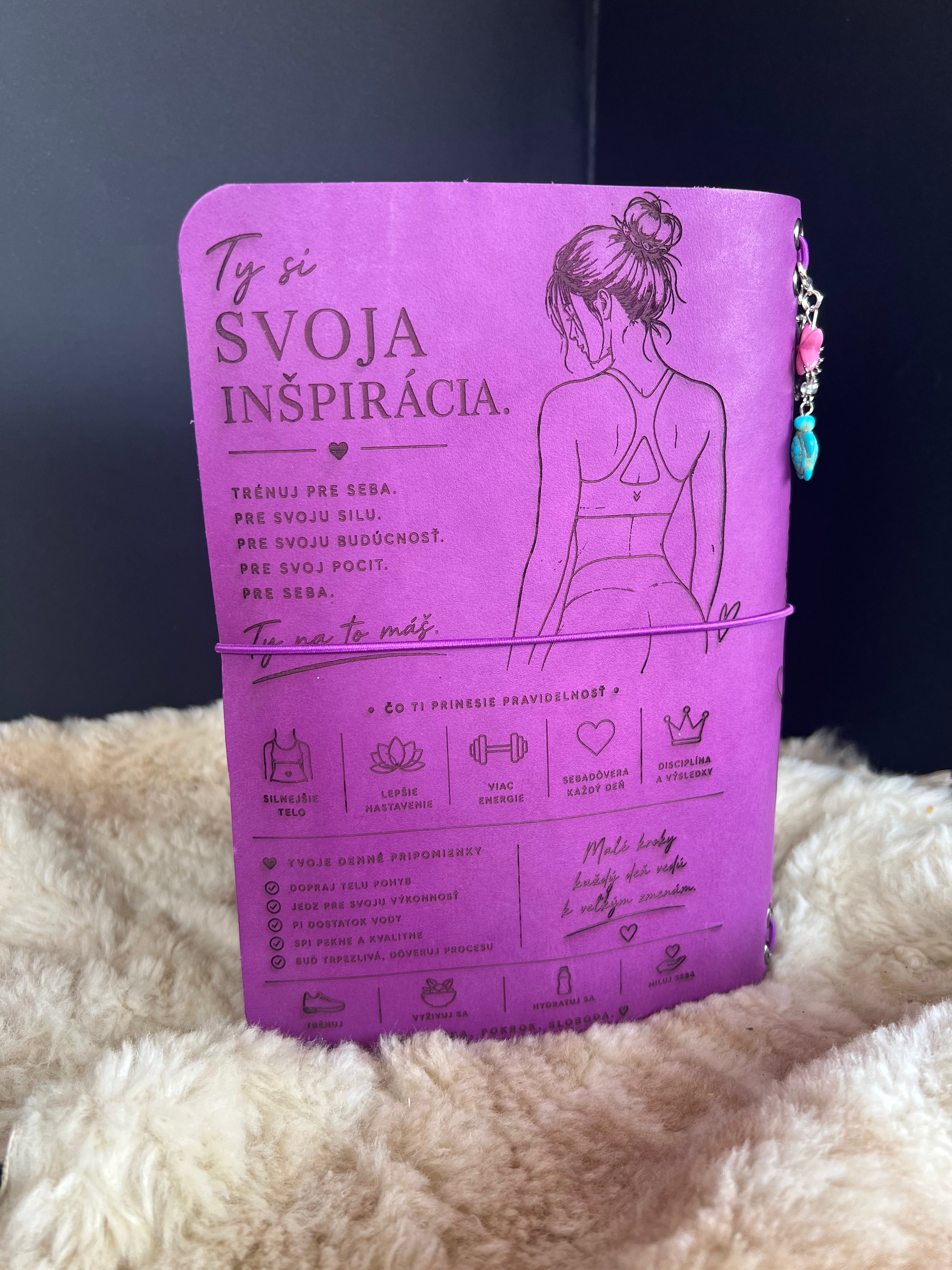 Kožený zápisník A5 - Fialová - LIMITKA - Fitness girl - Krátka verzia
